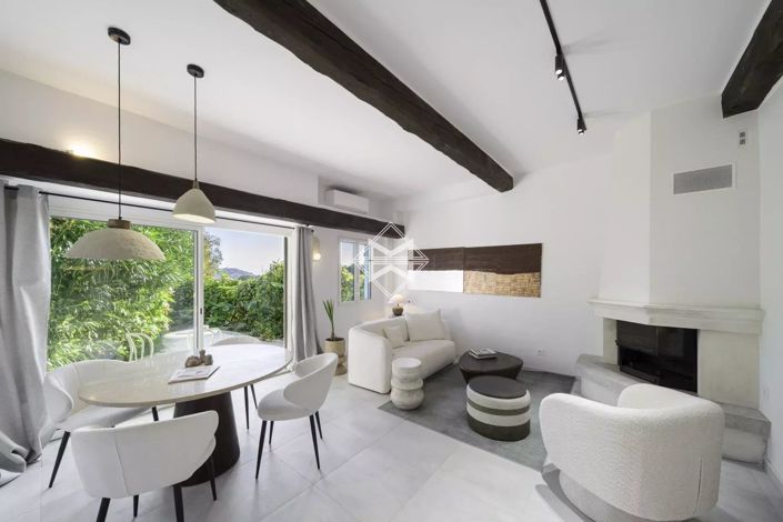 Image No.2-4 Bed House for sale