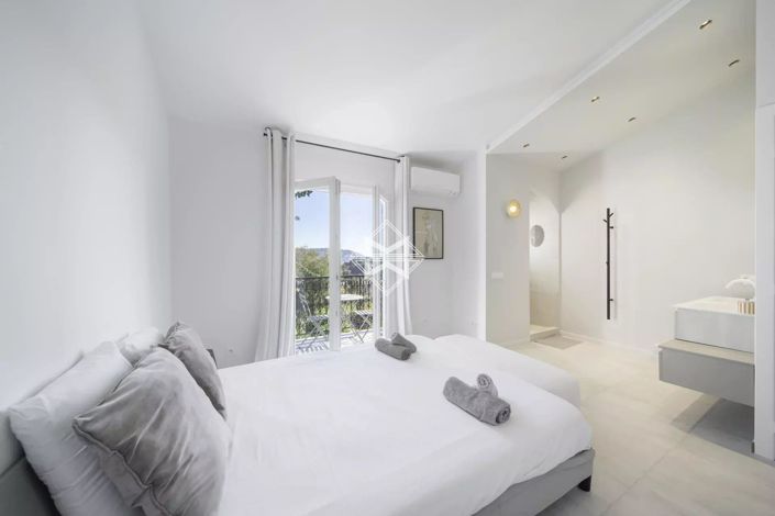 Image No.6-4 Bed House for sale