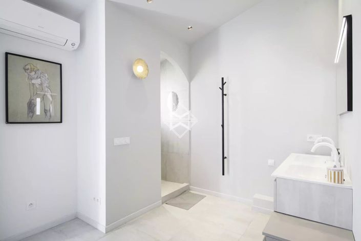 Image No.7-4 Bed House for sale