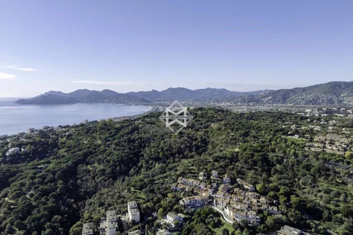 Image No.8-4 Bed House for sale