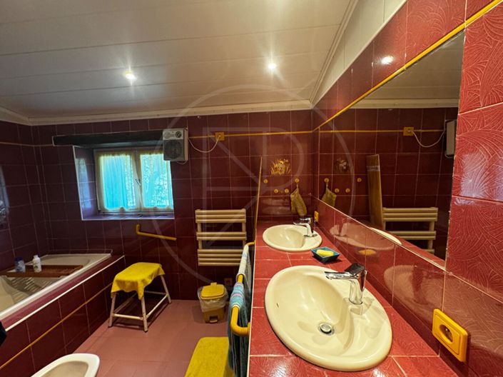 Image No.10-6 Bed House for sale