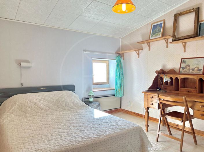 Image No.10-6 Bed House for sale