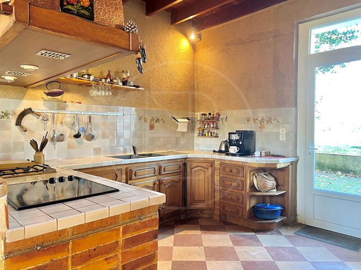 Image No.9-6 Bed House for sale