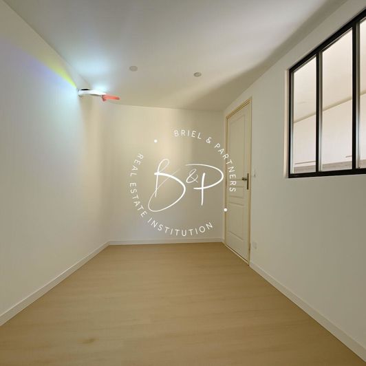 Image No.11-2 Bed House for sale