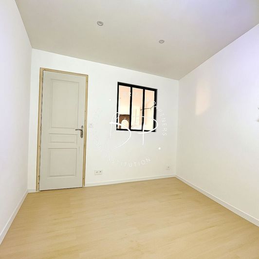 Image No.13-2 Bed House for sale