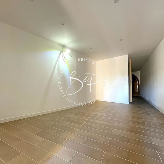 Image No.8-2 Bed House for sale