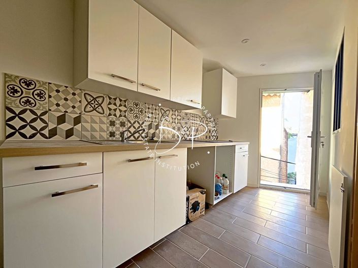 Image No.9-2 Bed House for sale