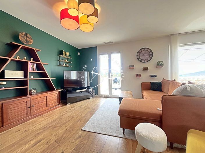 Image No.6-4 Bed House for sale