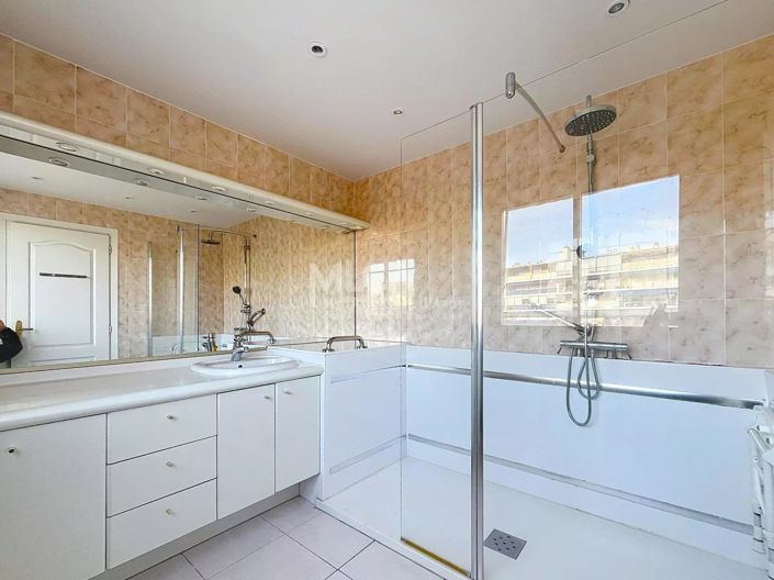 Image No.9-3 Bed Apartment for sale