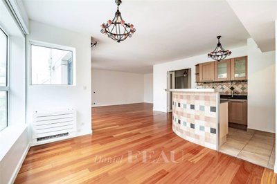 5 Bed Apartment for sale