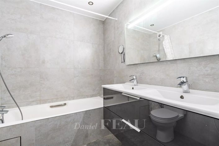 Image No.13-5 Bed Apartment for sale