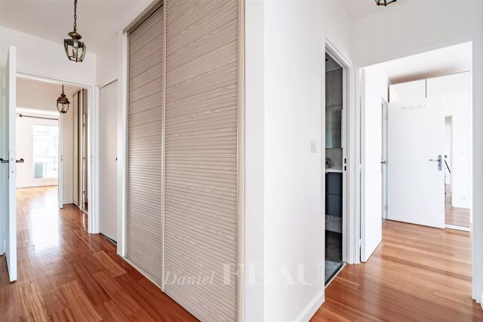 Image No.19-5 Bed Apartment for sale