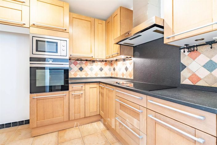 Image No.9-5 Bed Apartment for sale