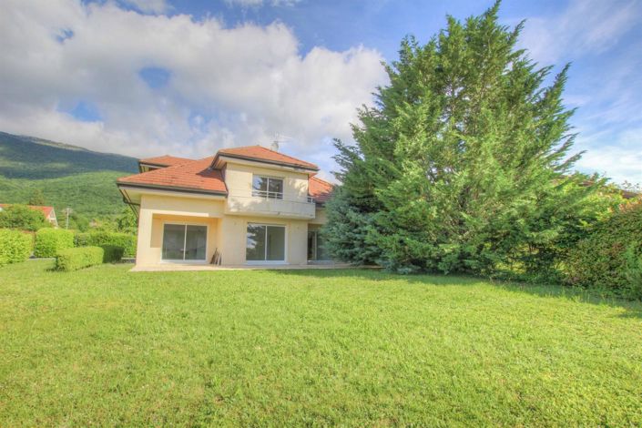 Image No.1-4 Bed House for sale