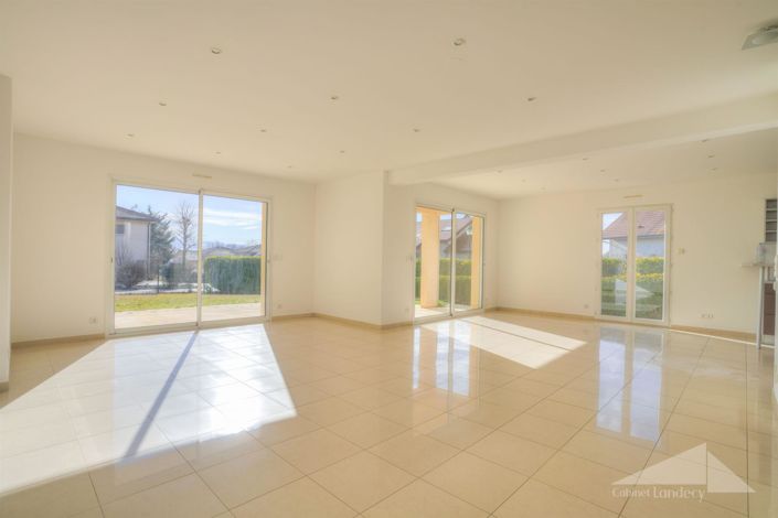 Image No.2-4 Bed House for sale