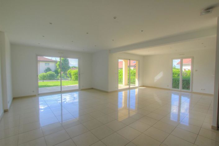 Image No.3-4 Bed House for sale