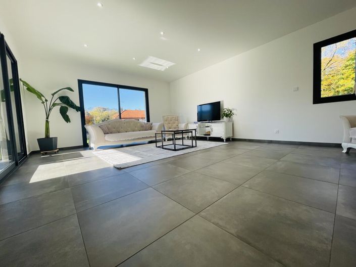 Image No.3-5 Bed House for sale