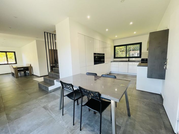 Image No.4-5 Bed House for sale