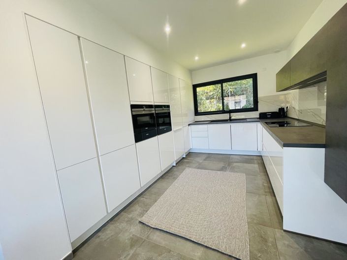 Image No.6-5 Bed House for sale