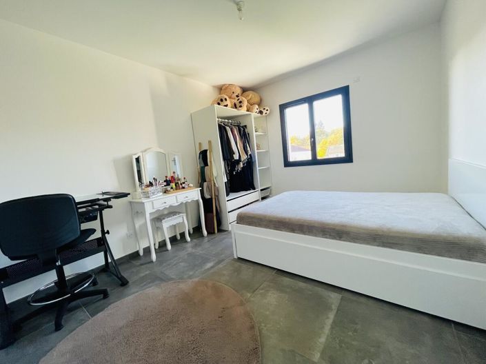 Image No.9-5 Bed House for sale