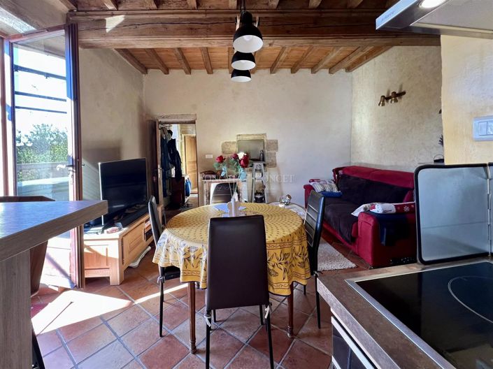 Image No.9-6 Bed House for sale