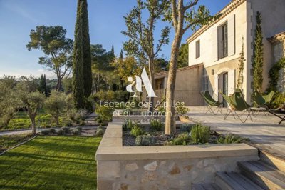 6 Bed House for sale