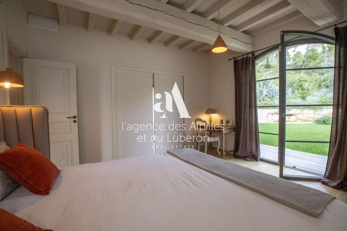 Image No.22-6 Bed House for sale