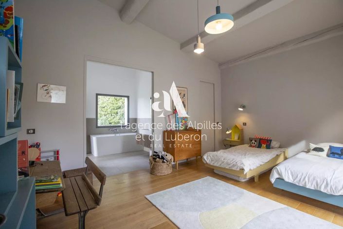 Image No.24-6 Bed House for sale