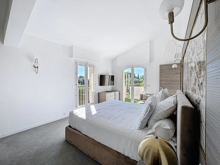 Image No.23-7 Bed House for sale