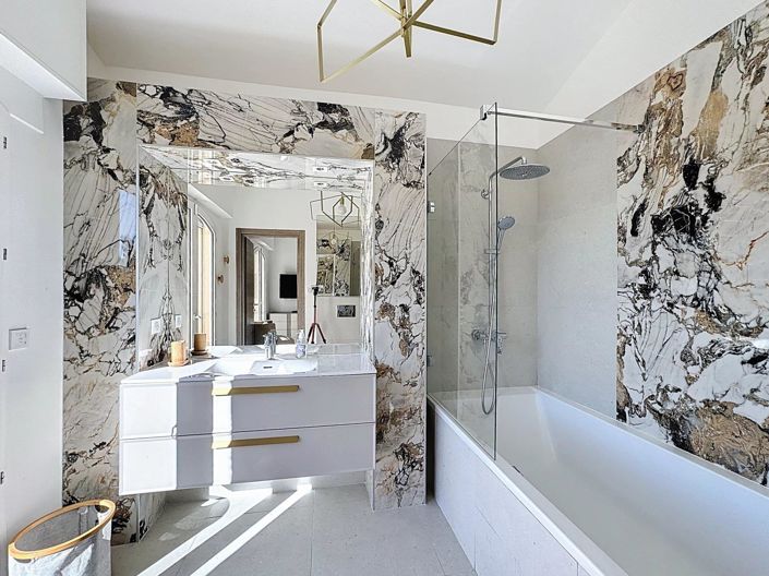 Image No.24-7 Bed House for sale