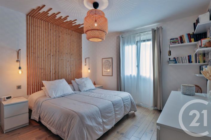 Image No.8-2 Bed House for sale