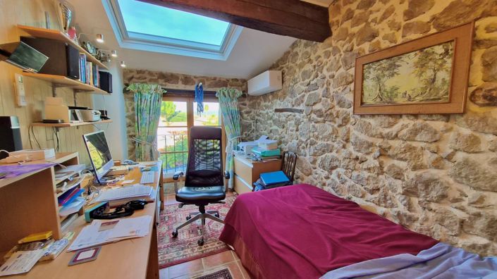 Image No.10-3 Bed House for sale