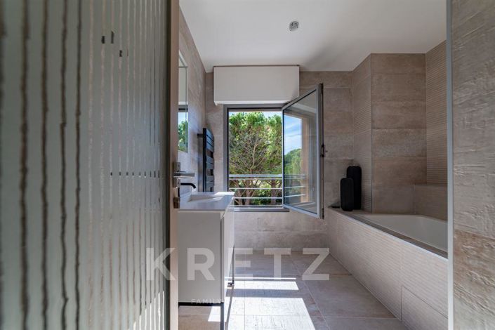 Image No.16-4 Bed House for sale