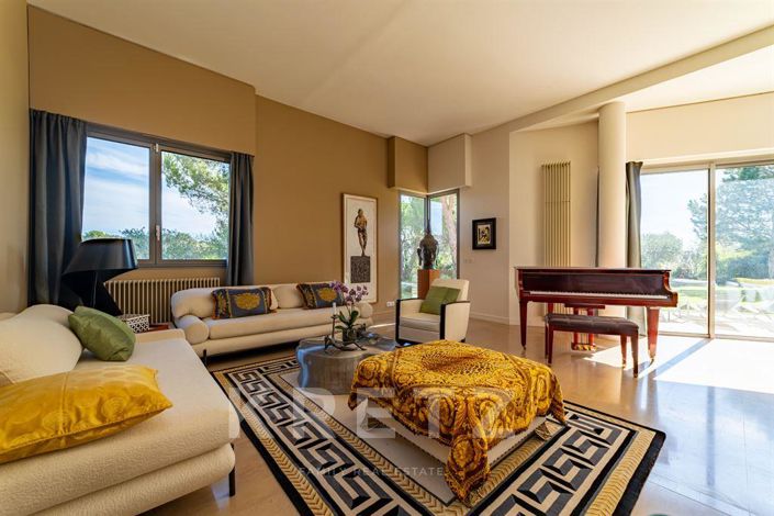 Image No.3-4 Bed House for sale