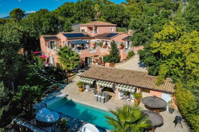 8 Bed House for sale