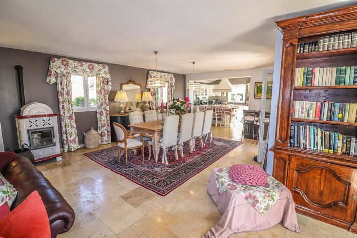 Image No.14-8 Bed House for sale