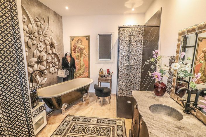 Image No.19-8 Bed House for sale