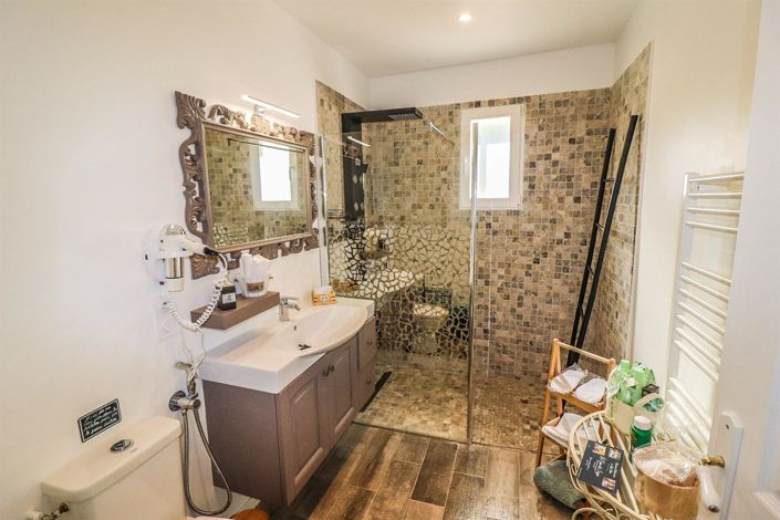 Image No.20-8 Bed House for sale