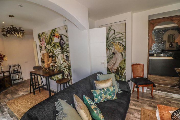 Image No.21-8 Bed House for sale