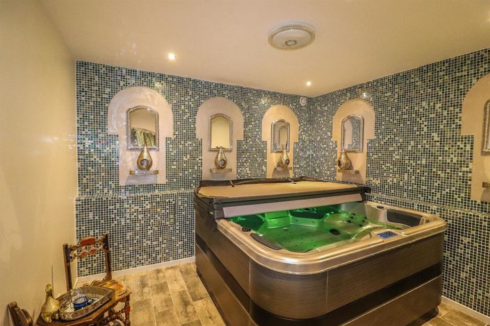 Image No.23-8 Bed House for sale