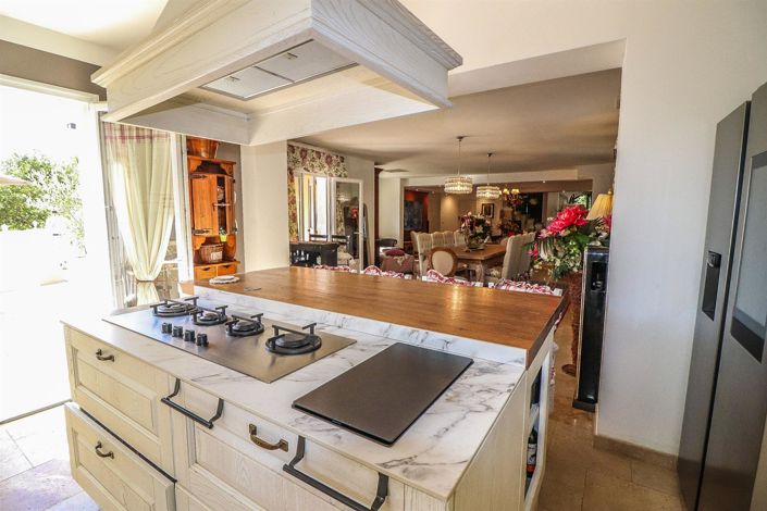 Image No.27-8 Bed House for sale