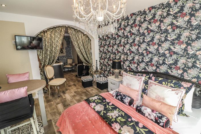 Image No.28-8 Bed House for sale