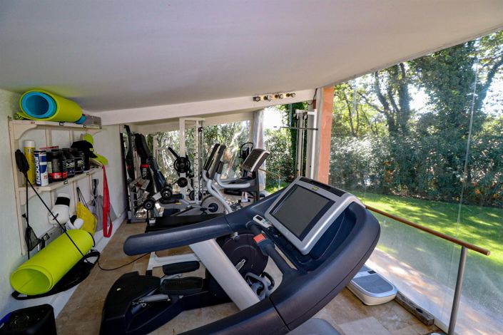 Image No.30-8 Bed House for sale