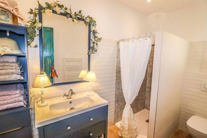 Image No.31-8 Bed House for sale