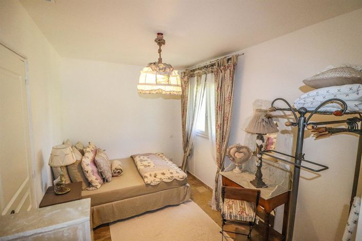 Image No.32-8 Bed House for sale