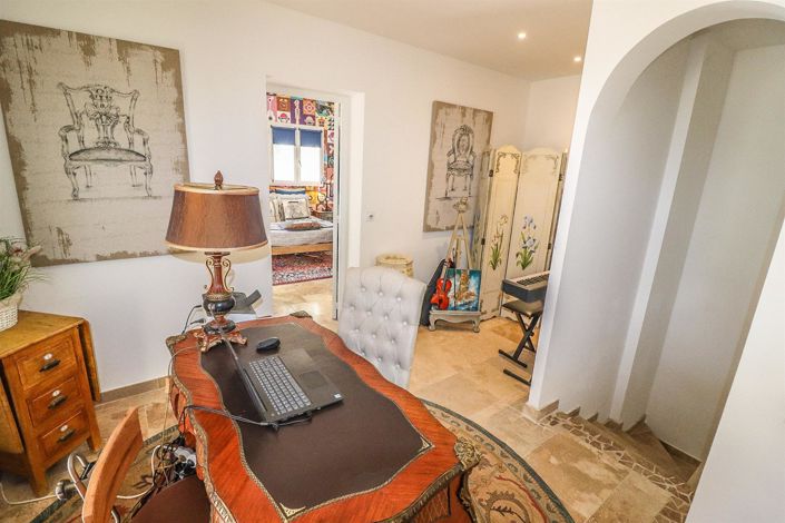 Image No.35-8 Bed House for sale