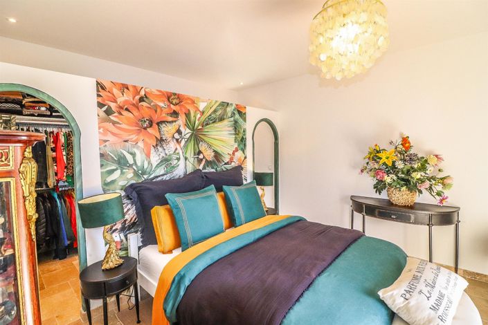 Image No.46-8 Bed House for sale