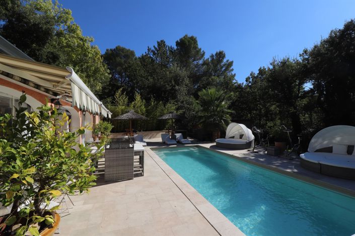 Image No.6-8 Bed House for sale