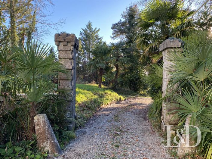 Image No.11-8 Bed Property for sale