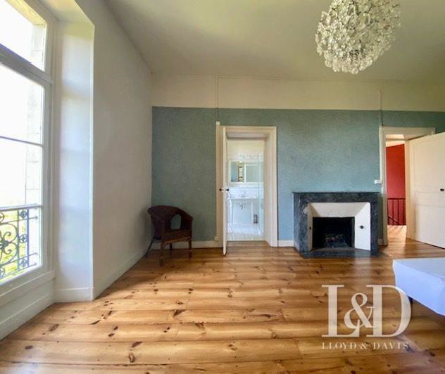 Image No.14-8 Bed Property for sale